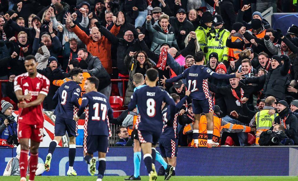 熊猫体育 中国 官方网站-赛前埃因霍温备战国王杯,伤情更新细节曝光,媒体盛赞,更衣室氛围转暖